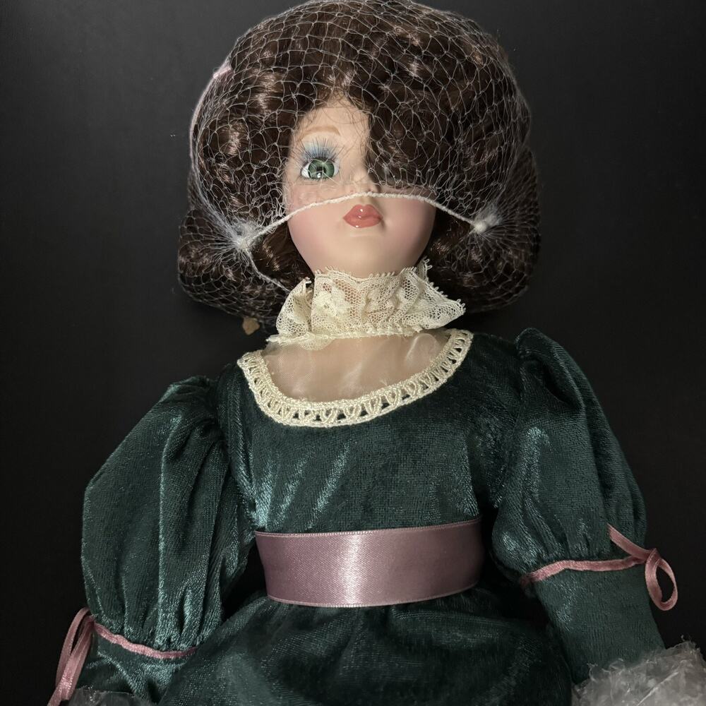 1998 House of Lloyd Christmas Around the World Gloria Janel Porcelain Doll Vtg - Picture 3 of 16